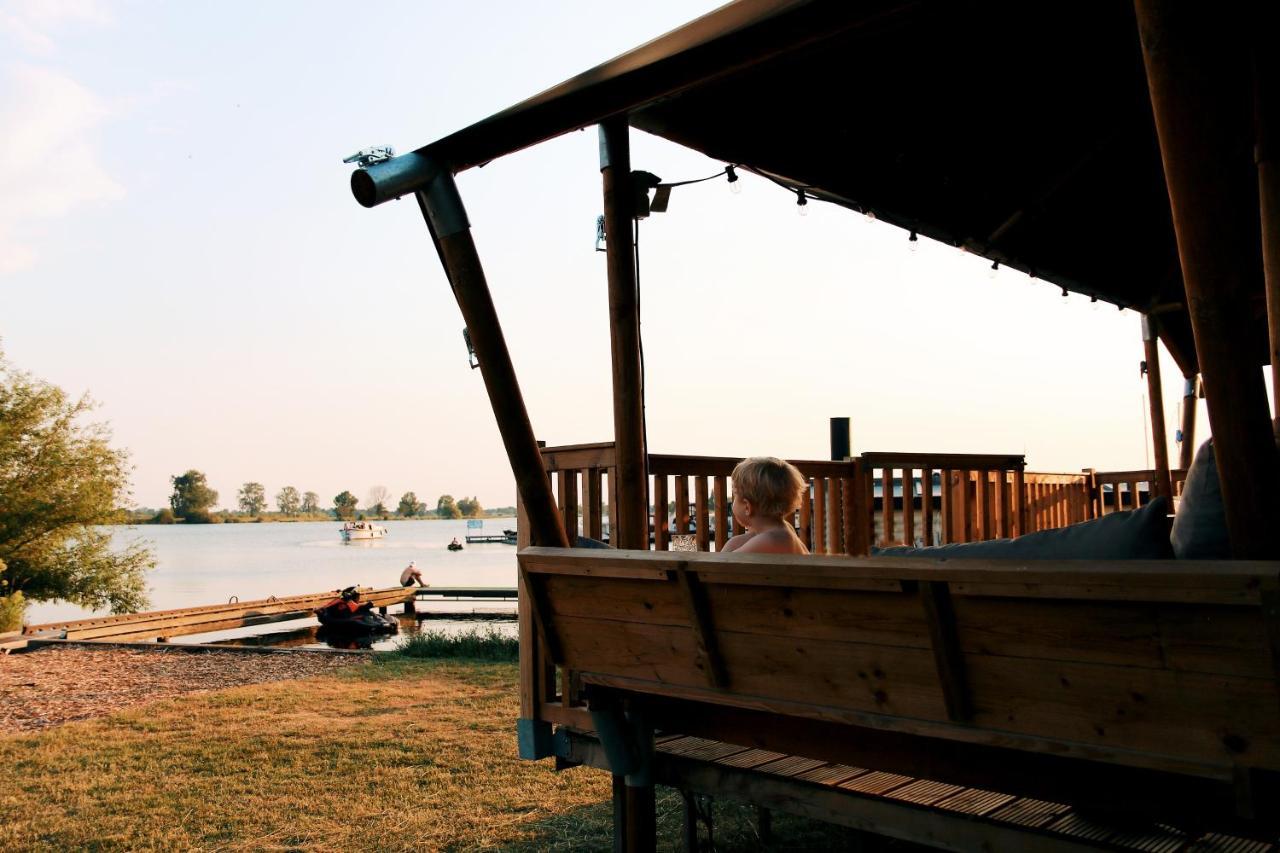 Luxury Lake Lodge Alphen  ภายนอก รูปภาพ