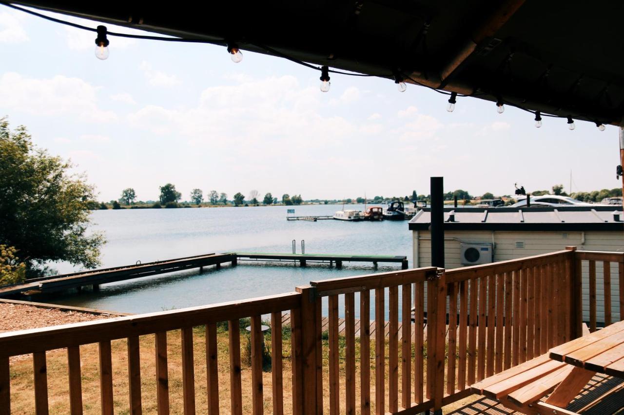 Luxury Lake Lodge Alphen  ภายนอก รูปภาพ